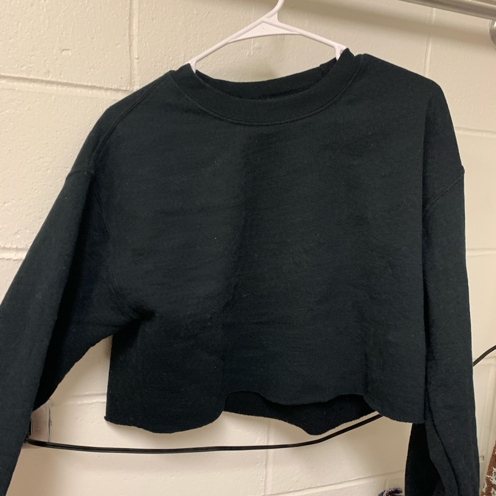 Cropped Black Long Sleeve Sweatshirt